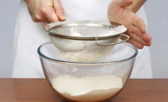 Рецепт песочного пирожного с глазурью из СССР