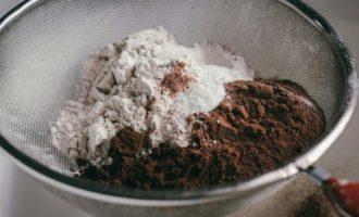 Пошаговый рецепт шоколадного торта с вишней