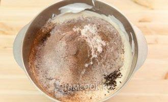 Пошаговый рецепт шоколадного торта с клубникой